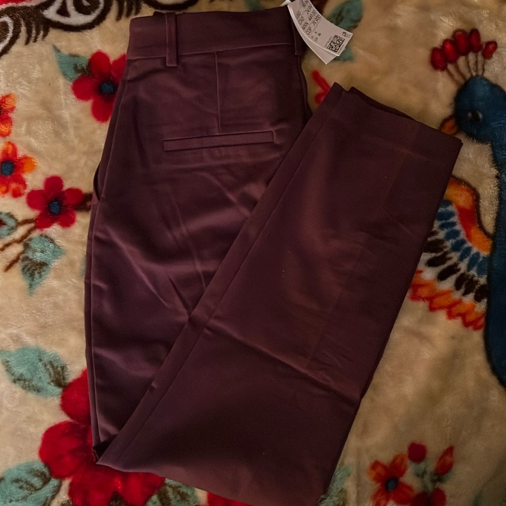 Brand new high waisted burgundy H&M pants casual fit size 4 stretchy waist